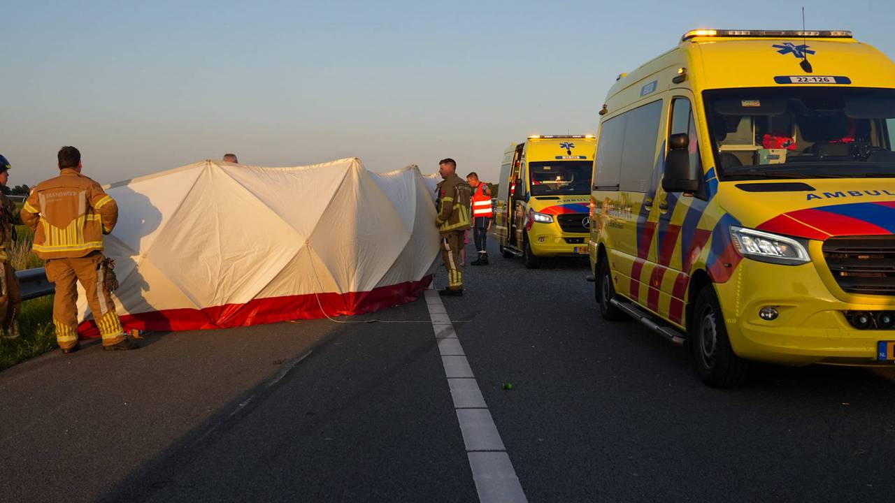 Zwaar ongeluk op A67, auto slaat meerdere keren over de kop