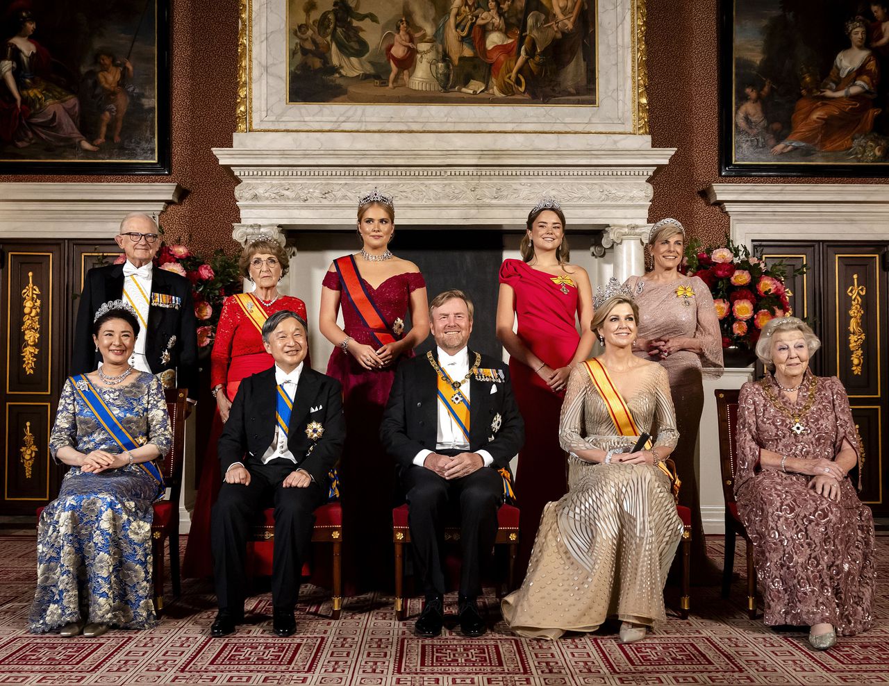 Een selfie van koning Willem-Alexander met de Japanse keizer kan beter werken dan stapels tulpen en kaas