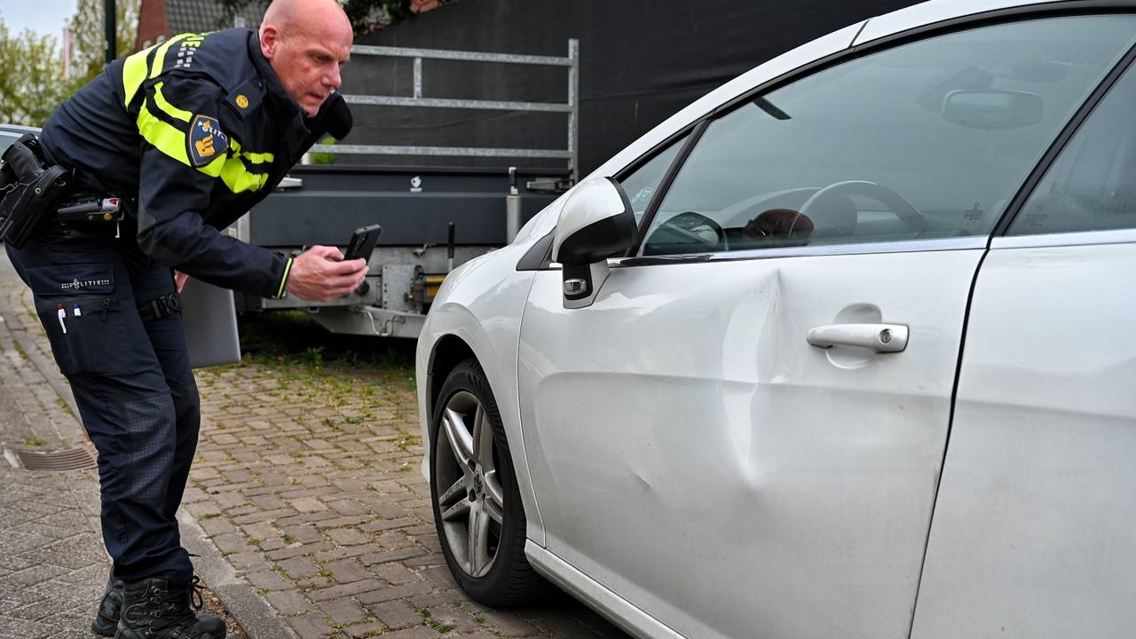 Man vernielt auto's in Moergestel: 'Gelukkig mijn Maserati niet'