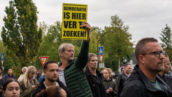 Protest voorafgaand aan bijeenkomst Vathorst: 'Slechtste plek voor een azc'
