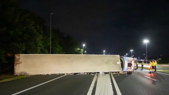 112-nieuws: Verkeer weggeleid A27 richting Utrecht | Gekantelde vrachtenwagen A1 Eemnes
