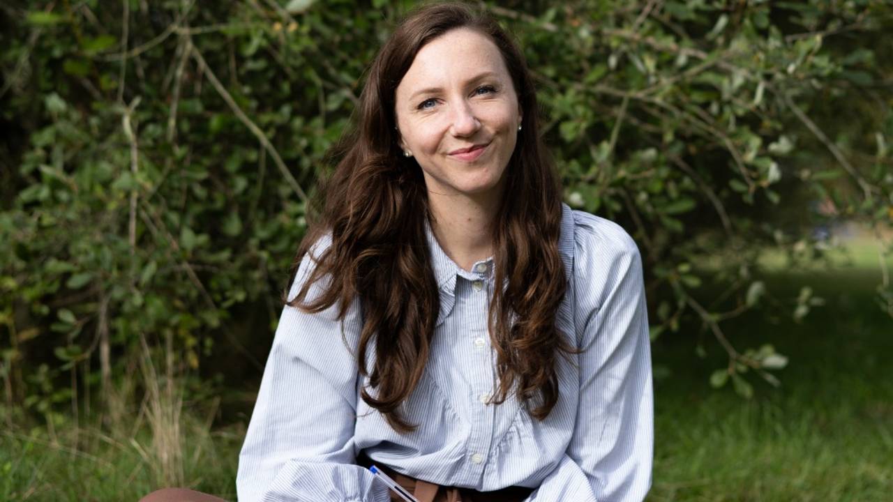 Vera laat meningen links liggen en zet tóch haar tattoo: 'Gevoel volgen'