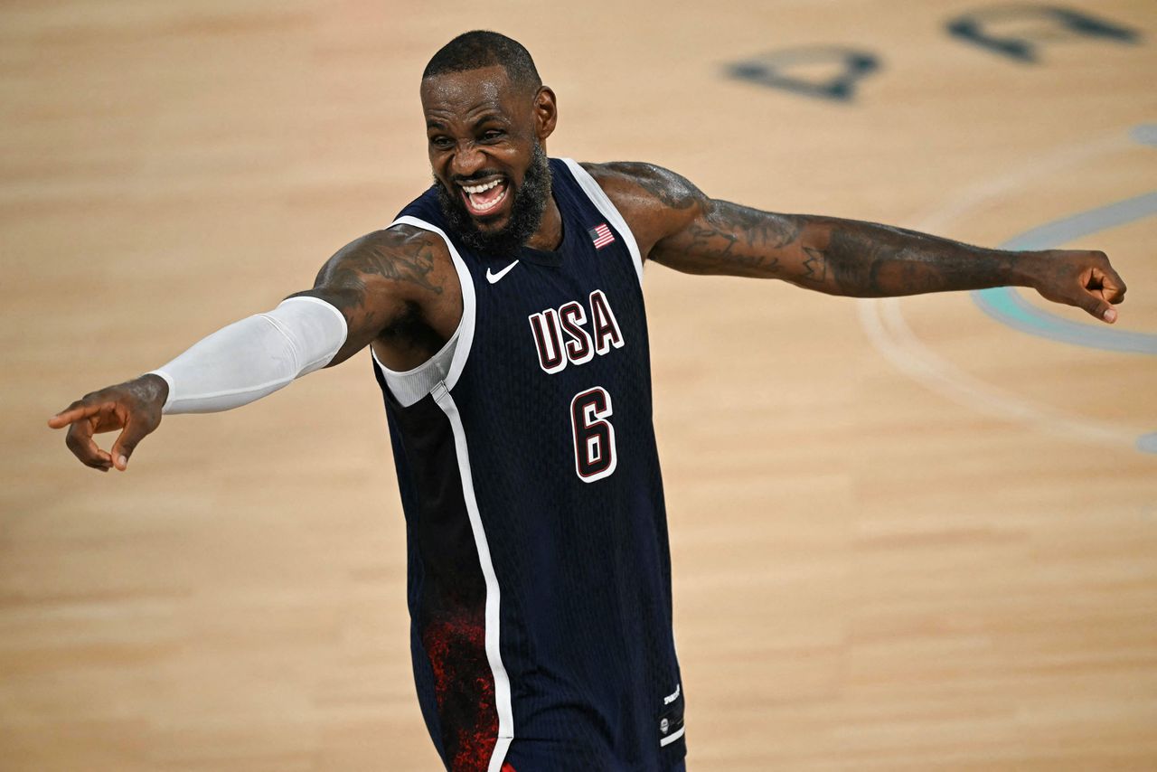 LeBron James (41) wil nog één keer om de NBA-titel spelen en ruilt de Los Angeles Lakers in voor de Philadelphia 76ers
