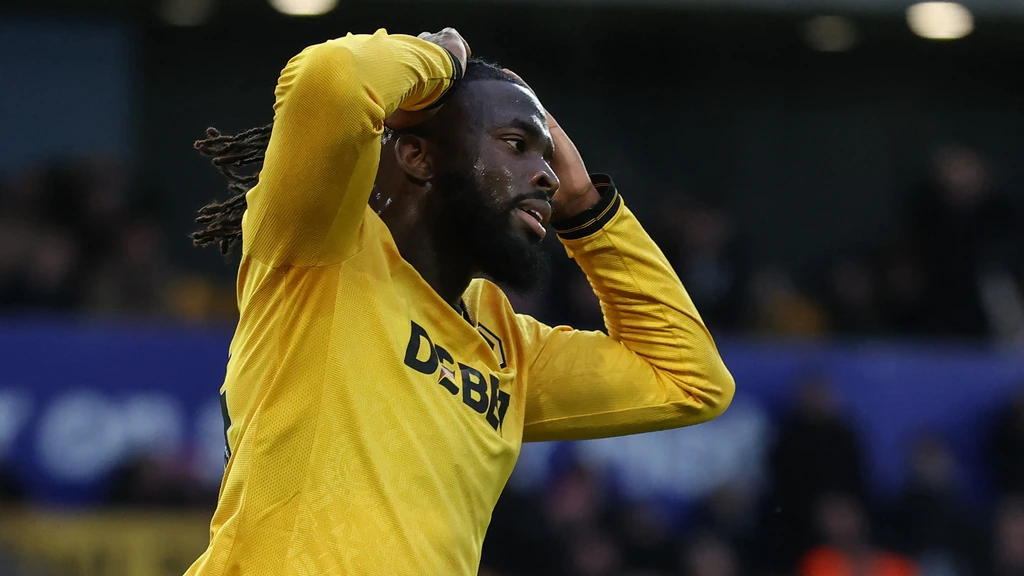 Ajax huurt Nigeriaanse spits Arokodare van Wolverhampton Wanderers