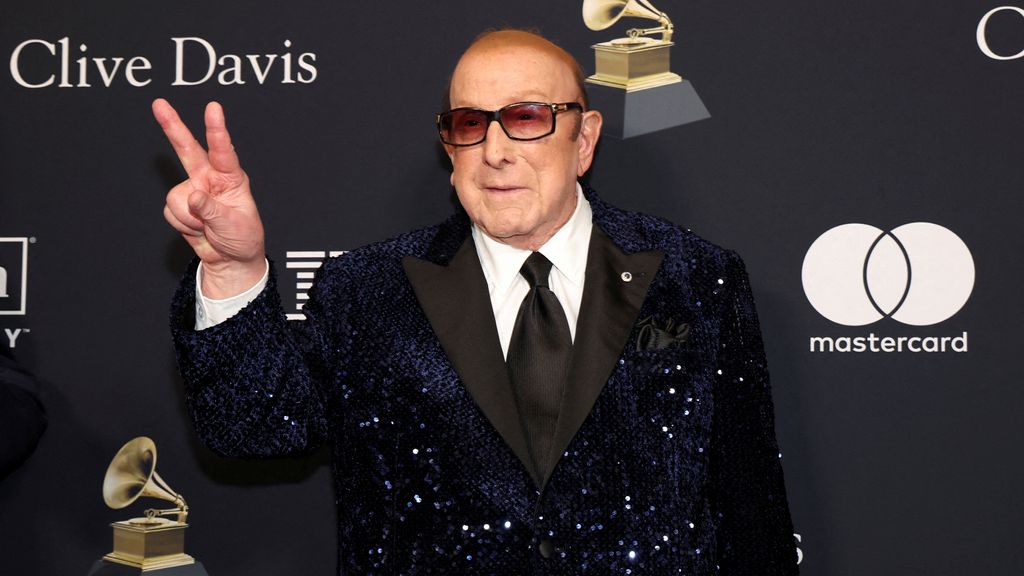 Muziekproducent Clive Davis, die Whitney Houston ontdekte, op 94-jarige overleden