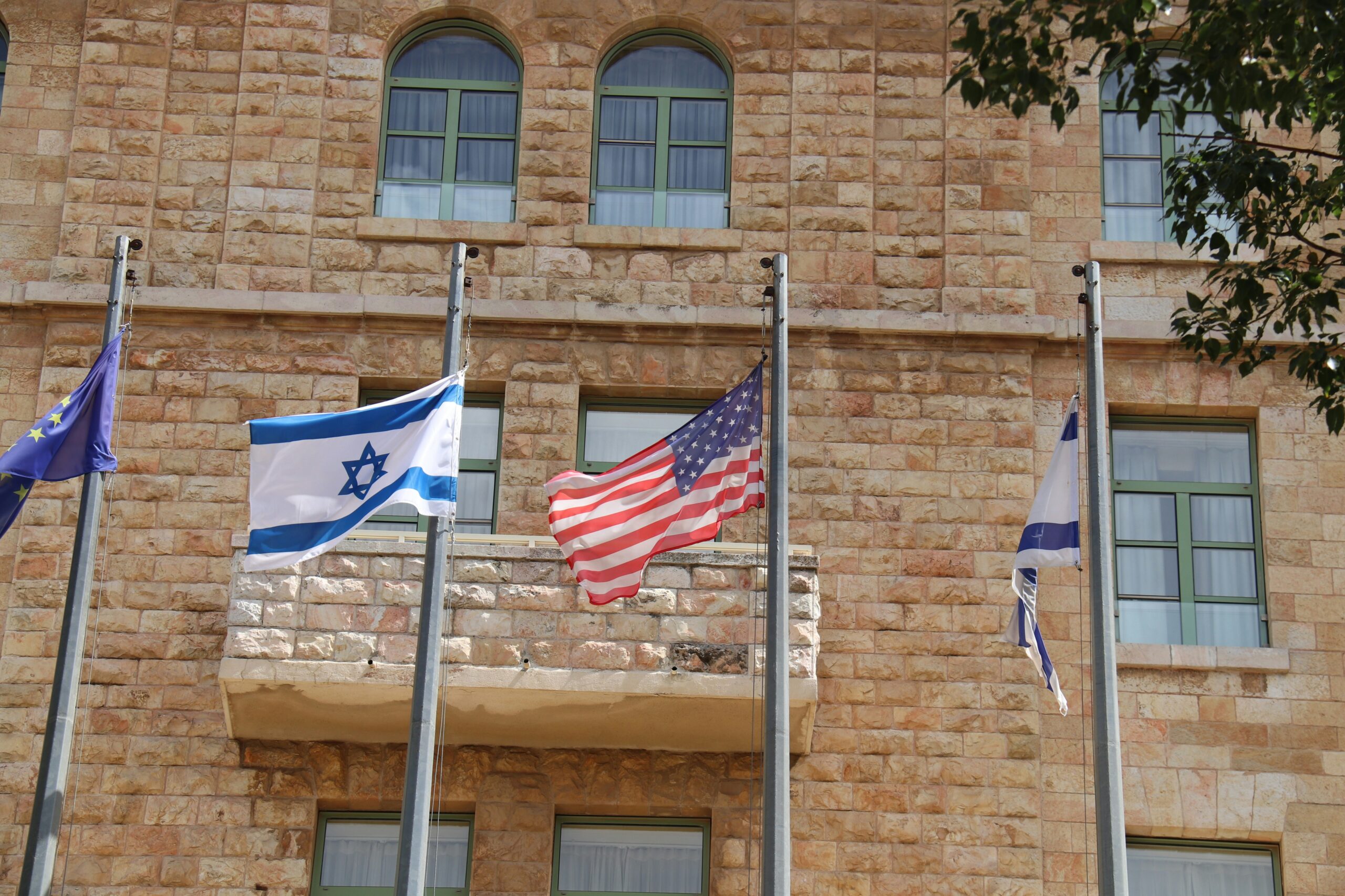 Amerikaanse minister van Buitenlandse Zaken in Israël na aanval op Qatar
