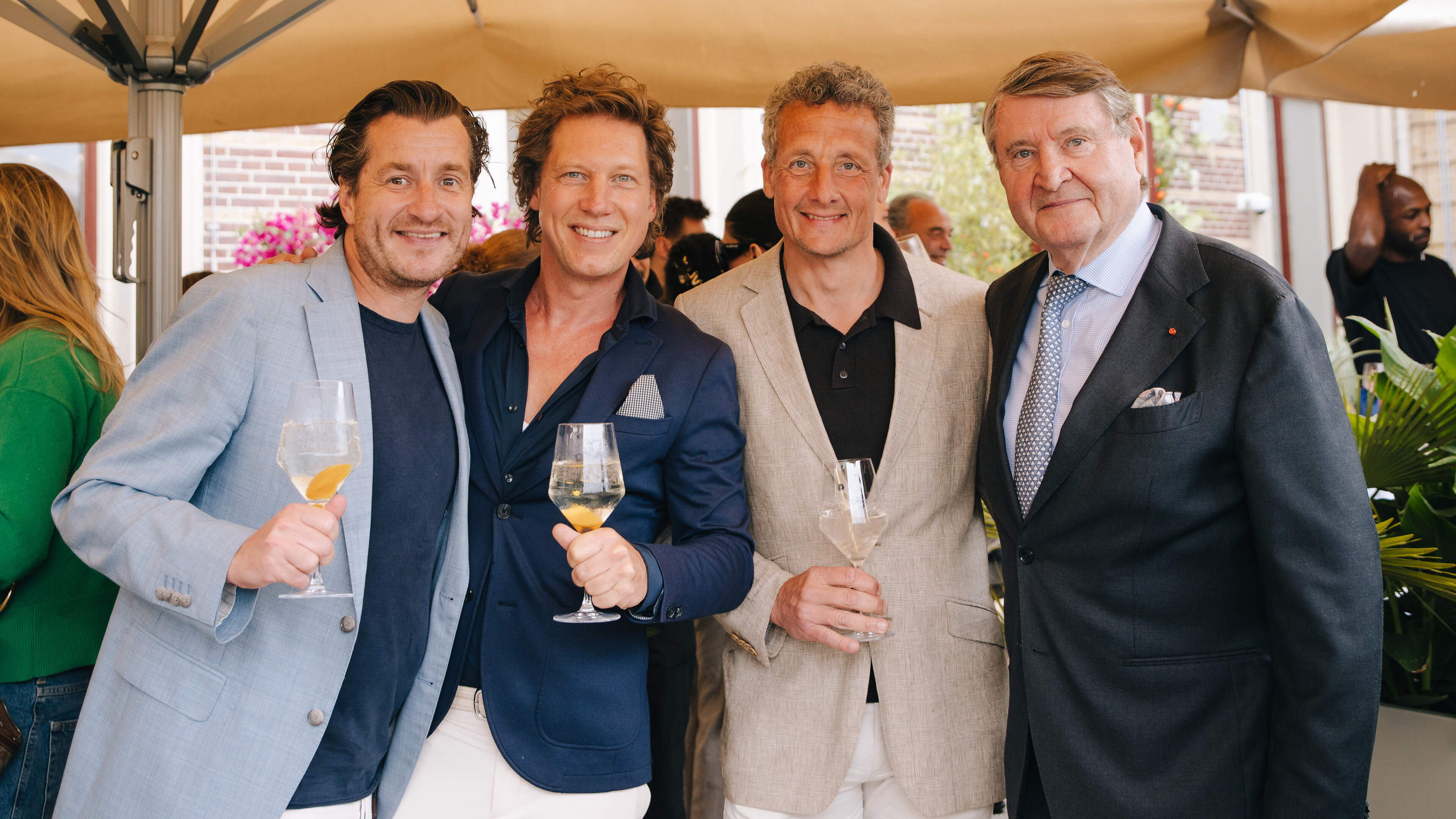 Dj binnen, volle tafels buiten: bijzonder terras geeft iconisch Amstel Hotel zomerse boost
