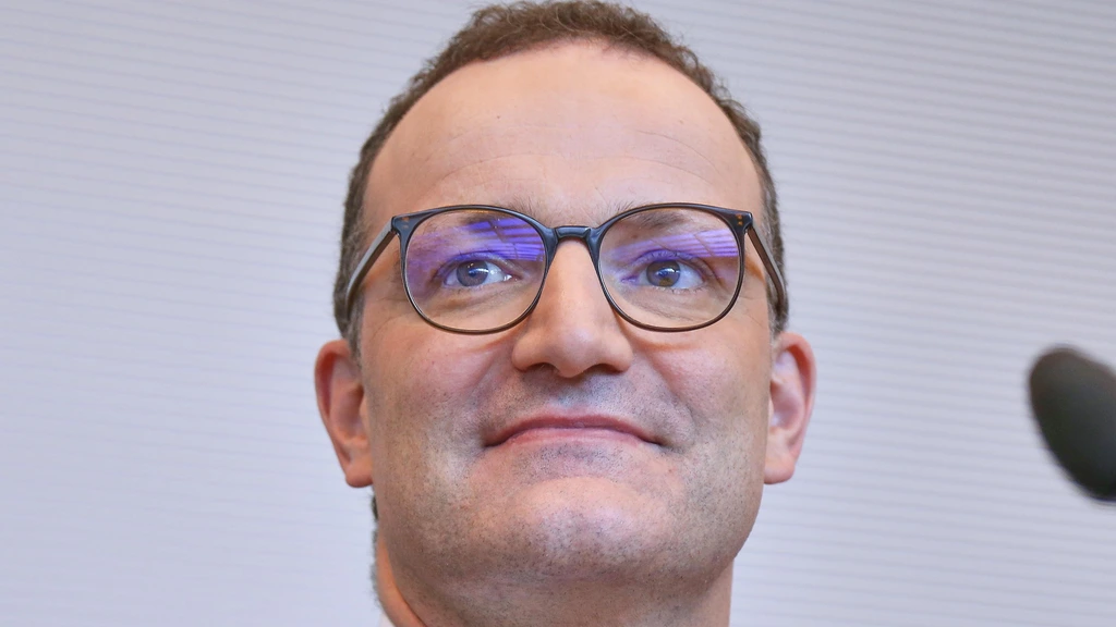 CDU-kopstuk hield legalisatie draagmoeders tegen, kreeg nu zelf zo'n kind