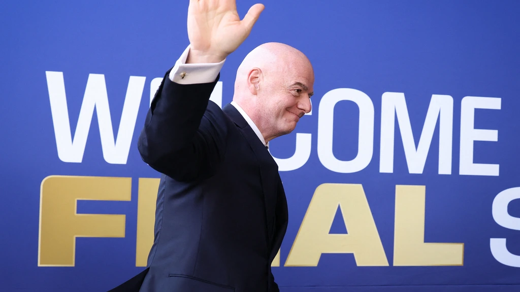 Infantino krijgt steun van volledige FIFA-top, blijft voorzitter en biedt excuses aan