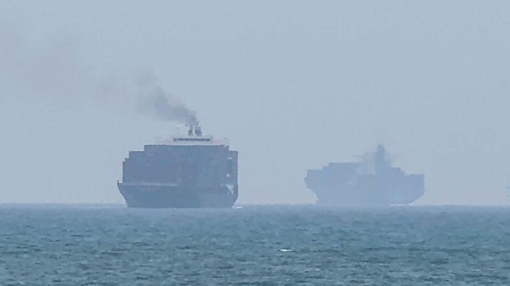 VS en Iran hervatten aanvallen: ‘Straat van Hormuz de facto dicht’