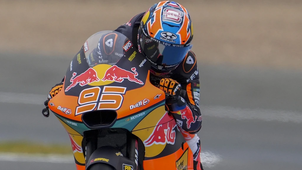 Veijer valt in incidentrijke Moto2-race Le Mans, eerste punten Van den Goorbergh