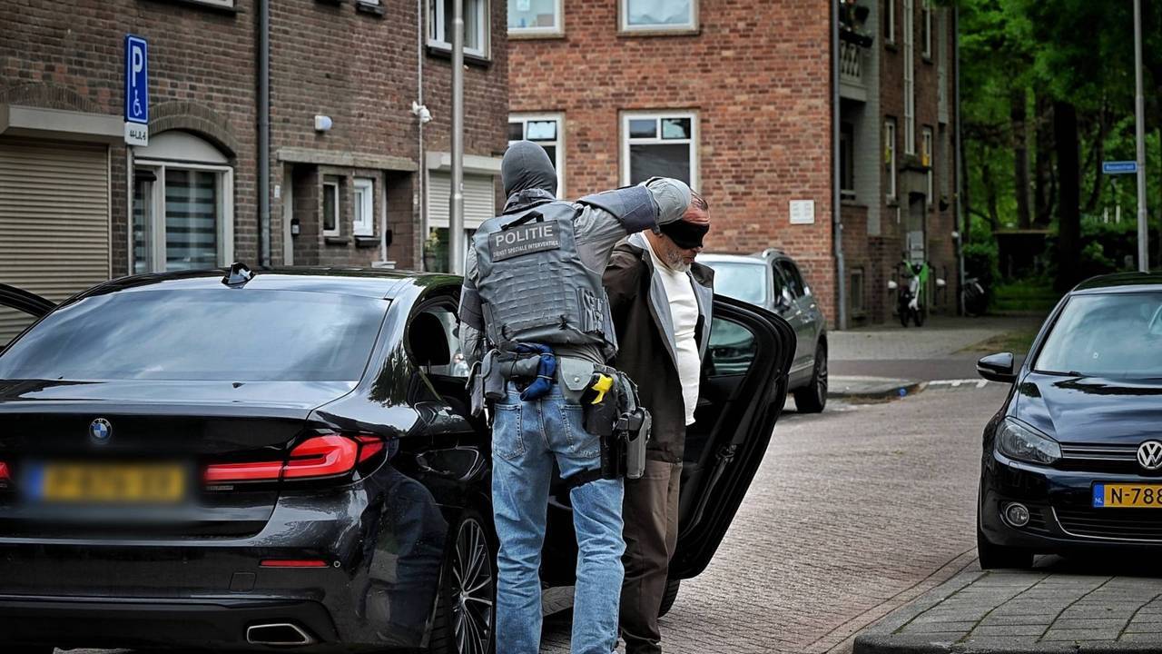 Twee Tilburgers opgepakt na inval in woning: drugsvaten gevonden