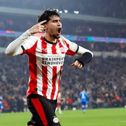 PSV verslaat AZ door late goal Pepi en blijft op koers voor vroegste landstitel ooit
