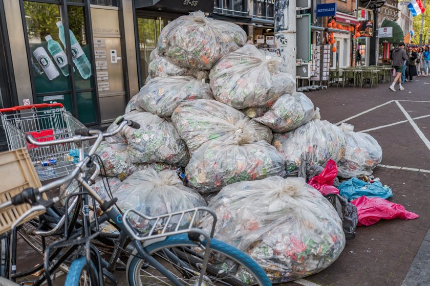 Kabinet voert vanaf 2028 statiegeld in op alle plastic flessen en blikjes