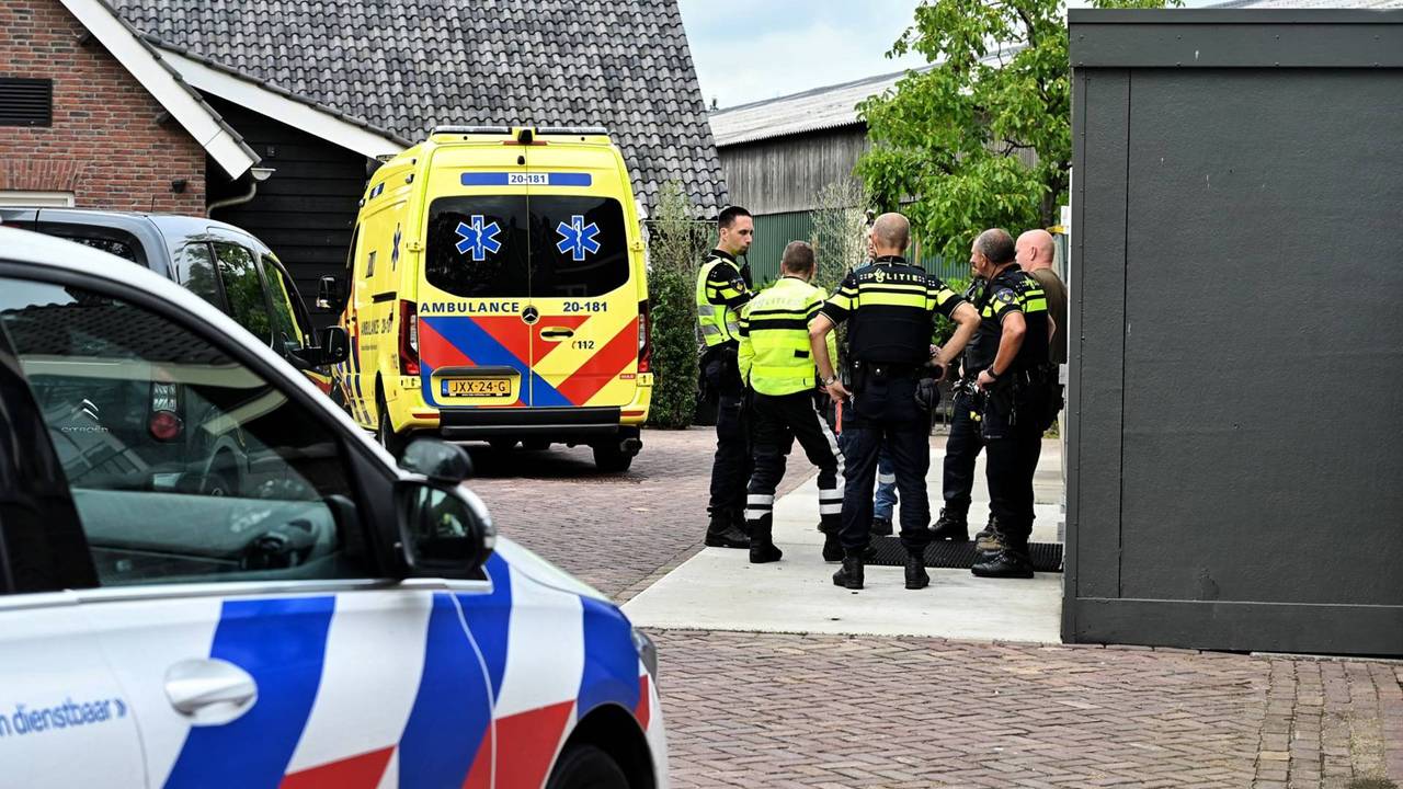 Festivalganger met waanbeelden duikt kanaal in en houdt hulpdiensten bezig