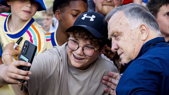'Zelfs Dick Advocaat maakt tijd voor selfies': waarom Curaçao in Noordwijk iedereen voor zich wint