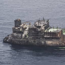 Libië laat stuurloze Russische tanker vol gas en olie naar de kust slepen