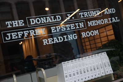 Epstein-files tentoongesteld in New York: ruim 3.400 boeken en miljoenen pagina’s