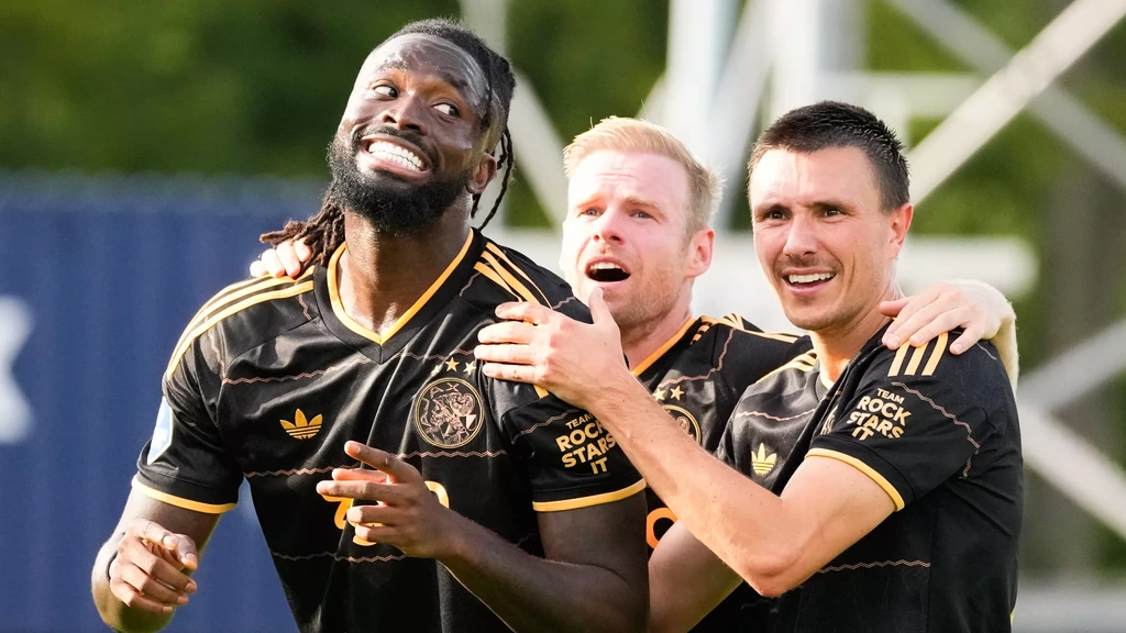 Ajax dankzij vier goals van routiniers en spitsen eenvoudig langs Telstar