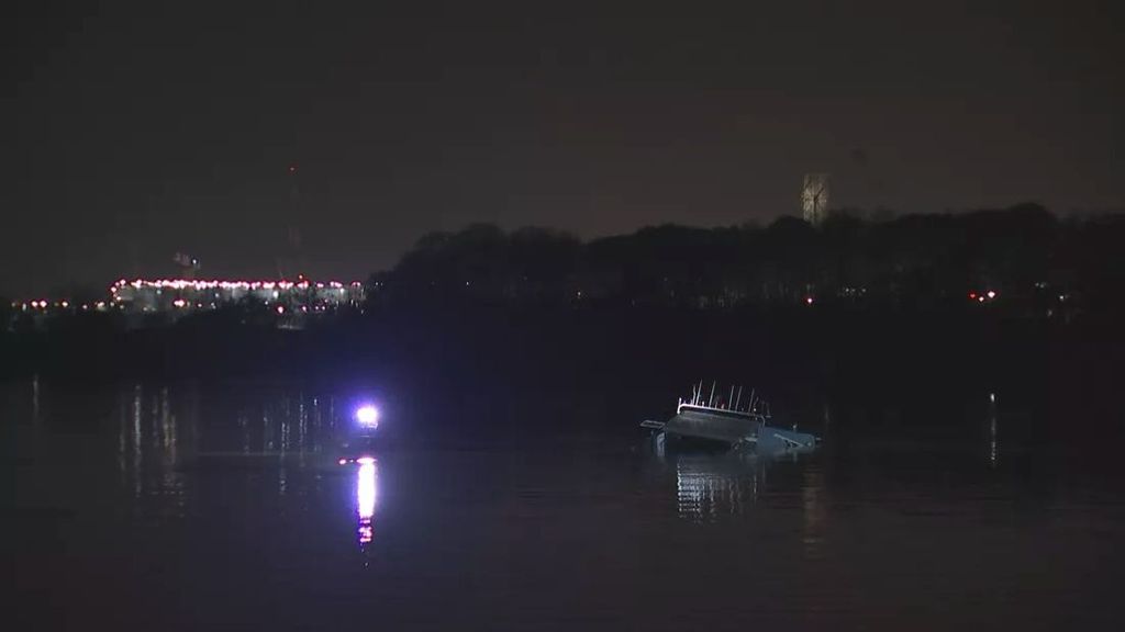Nederlands vrachtschip gezonken bij Antwerpen, weer olie in Schelde gelekt