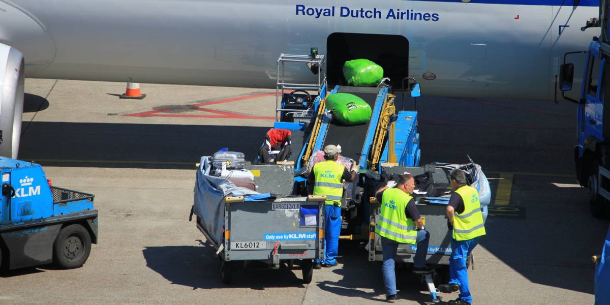 Staking KLM-grondpersoneel legt Schiphol deels plat: 100 vluchten geschrapt