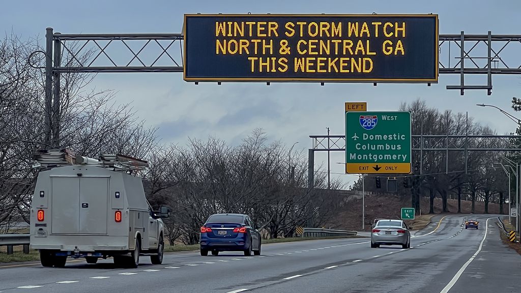 Meer dan 10.000 vluchten geannuleerd en stroomuitval door extreem winterweer in VS