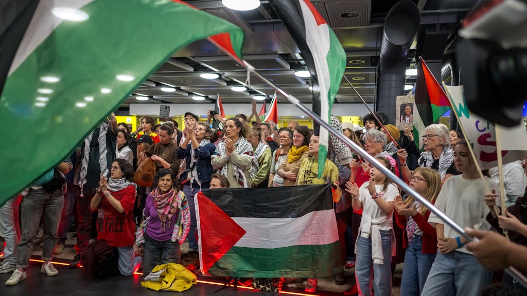 Eerste vier Nederlandse activisten van Gazavloot weg uit Israël