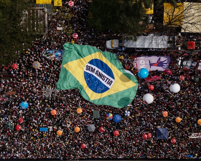 Brazilians protest in their thousands against granting Bolsonaro amnesty