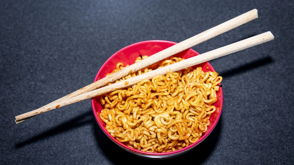 106 mensen besmet met salmonella na eten van noedels, ook in Nederland