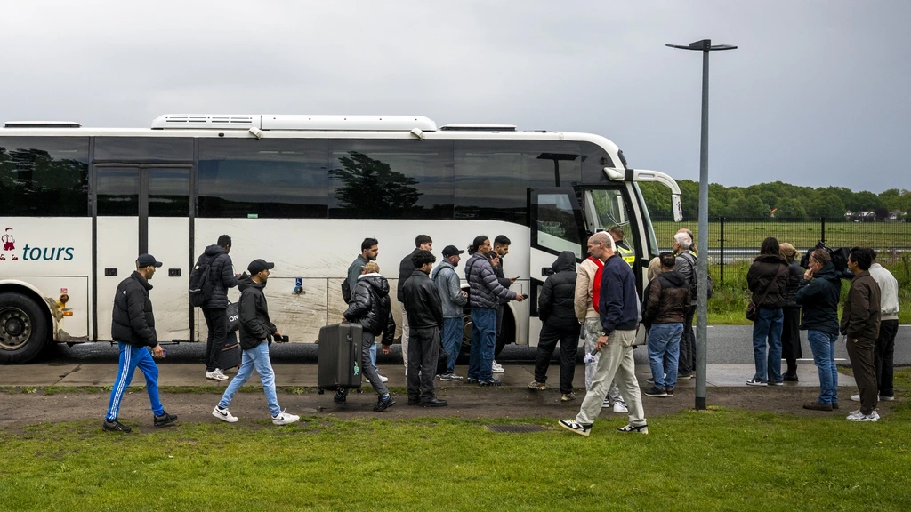 Amsterdam vangt 230 extra vluchtelingen op vanwege situatie Ter Apel