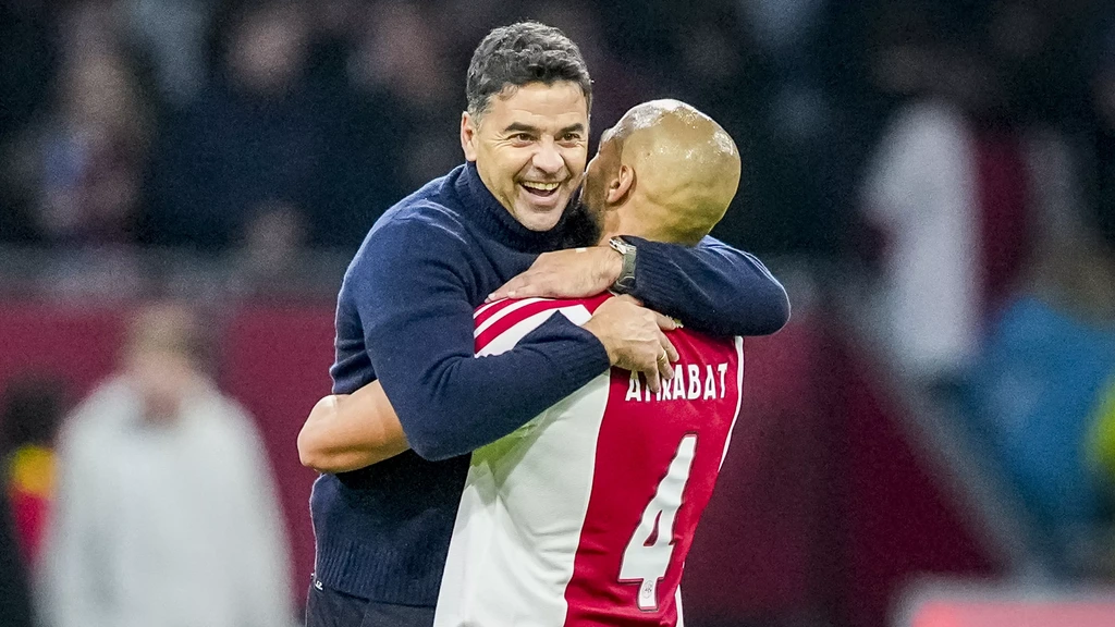 Na veel vallen en opstaan geeft Ajax zichzelf lucht: ‘Ik zie de spelers groeien’