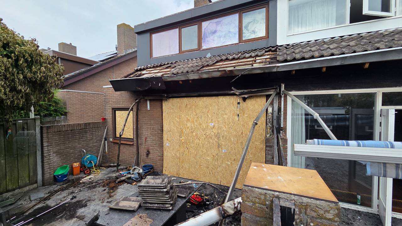 Vlammenzee verwoest huis in Bergen op Zoom: ‘Alles is zwart, alles is weg’
