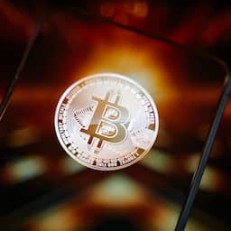 Bitcoin door grens van 125.000 dollar door zwakke dollar en shutdown VS