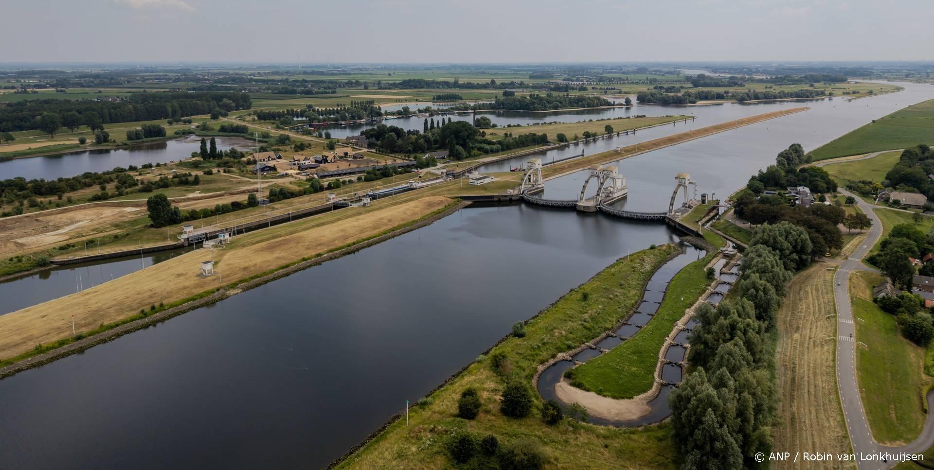 Rijkswaterstaat opent stuw tegen verzilting West-Nederland