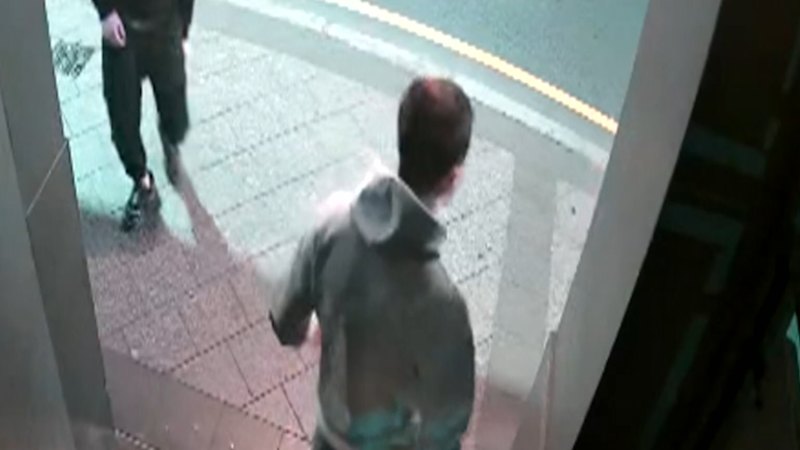 Hunt for people who stabbed teenage boy continues