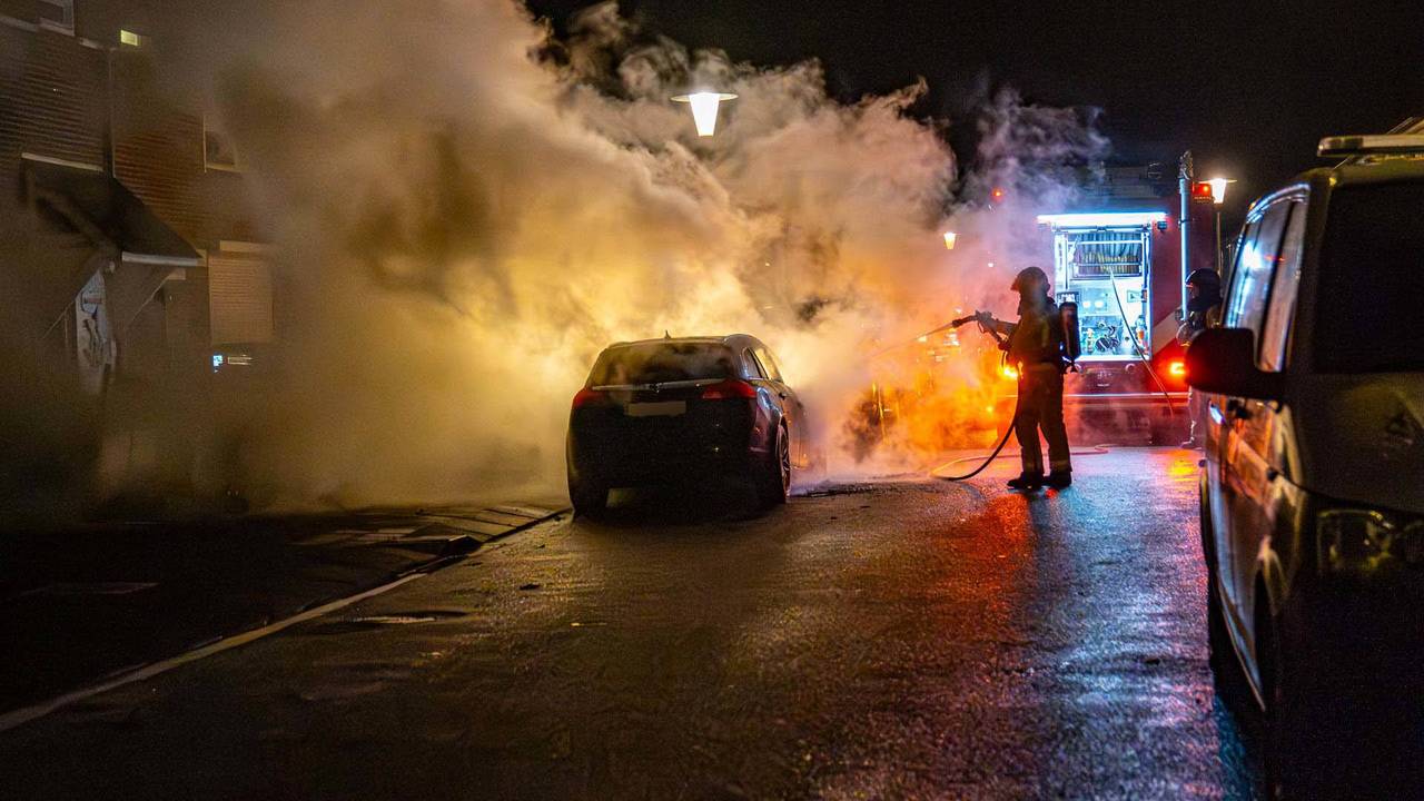 Brand verwoest auto in Helmond, derde keer deze week