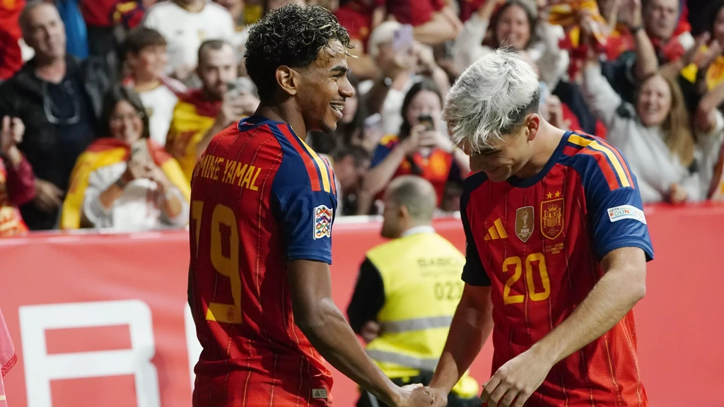 Lamine Yamal leidt met weer een vroeg doelpunt Spaanse zege op Tsjechië in
