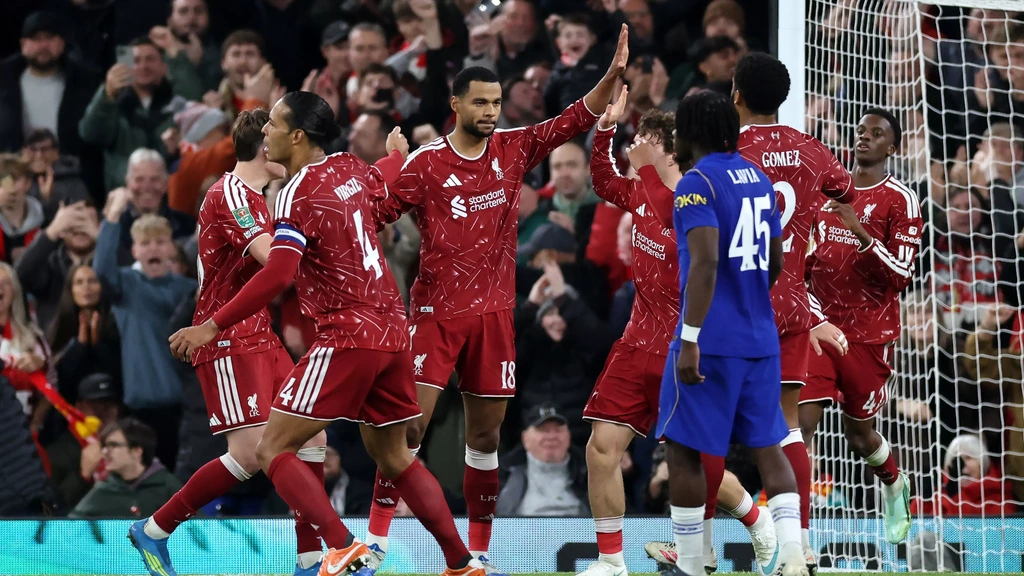Liverpool verslaat Chelsea in League Cup, Emegha mist strafschop bij debuut
