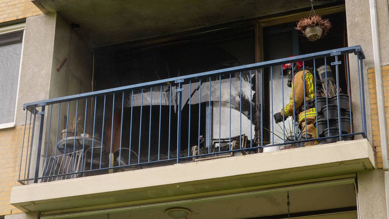 Felle brand in appartement in Helmond, bewoners tijdelijk geëvacueerd