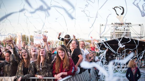 Jostiband, Douwe Bob en karaokecontainer op Bevrijdingsfestival Groningen
