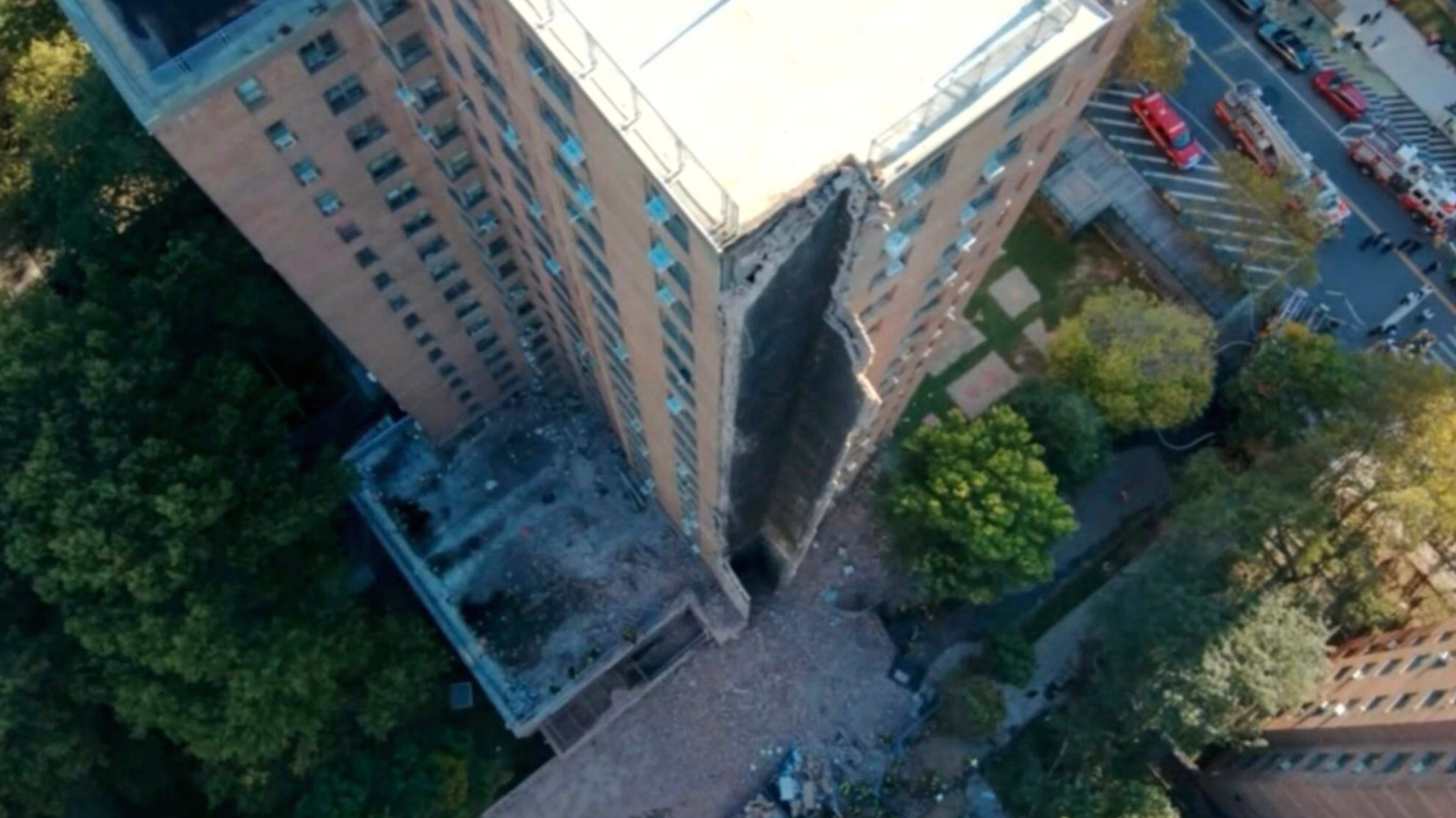 Appartementencomplex New York gedeeltelijk ingestort na gasexplosie: zoektocht naar slachtoffers onder puin