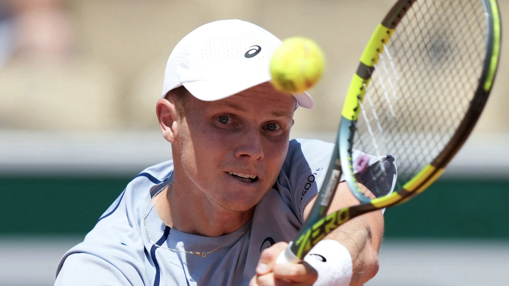 Wimbledon-wedstrijd De Jong stilgelegd vanwege invallende duisternis