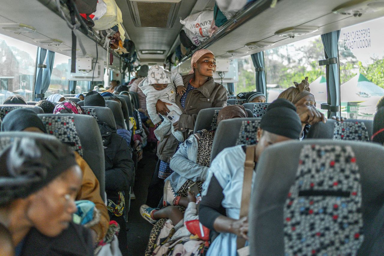 Duizenden Afrikaanse migranten vluchten voor xenofobisch geweld in Zuid-Afrika. ‘Ik ga terug, voordat ze me opnieuw neersteken’