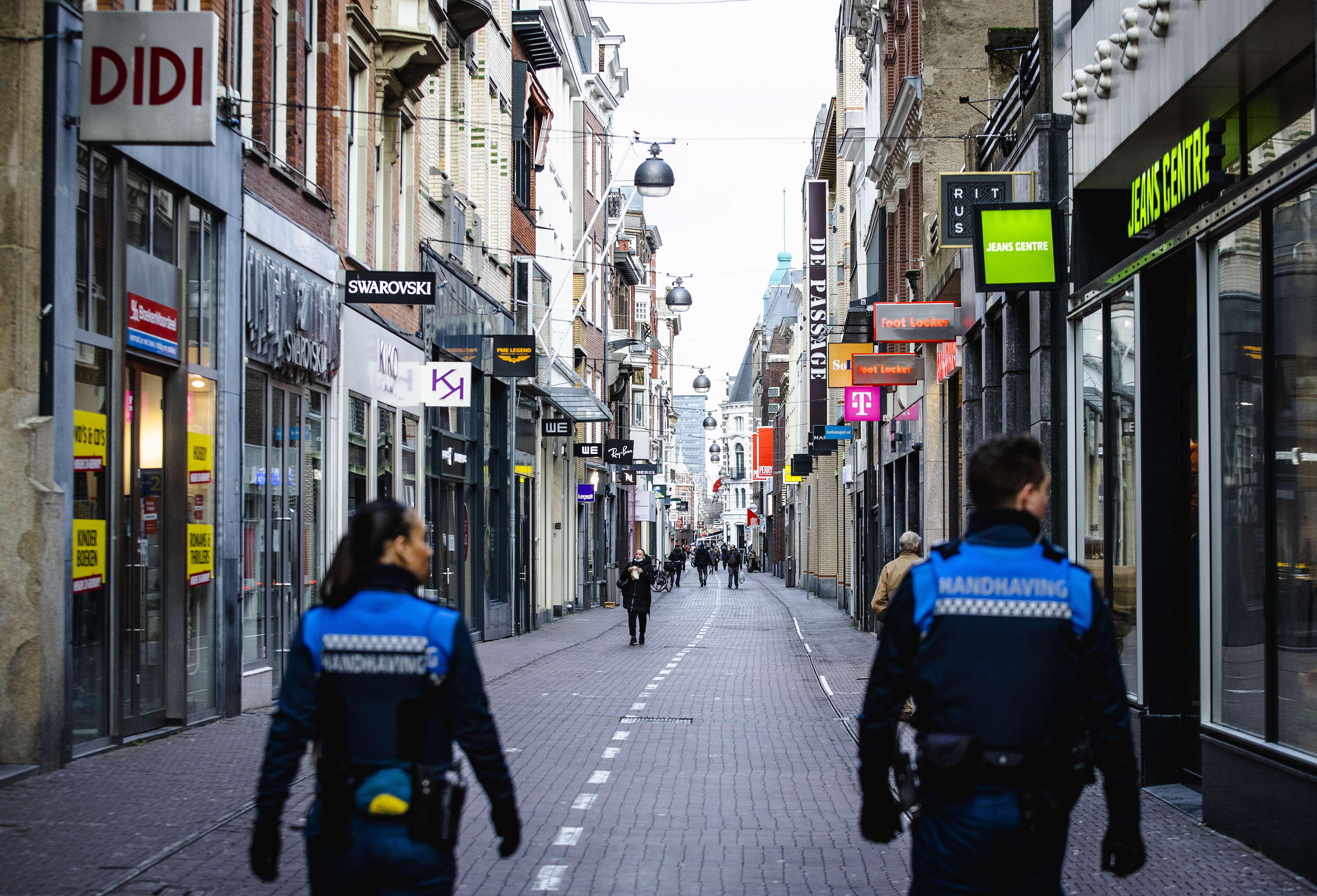 Raad van State kritisch op hoofddoekverbod voor boa’s: noodzaak van landelijke wet niet aangetoond
