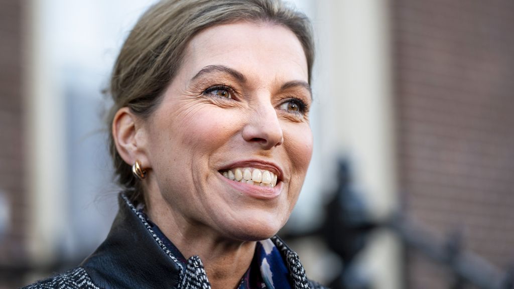 Kabinet wil voor de zomer excuses maken aan afstandsmoeders en -kinderen