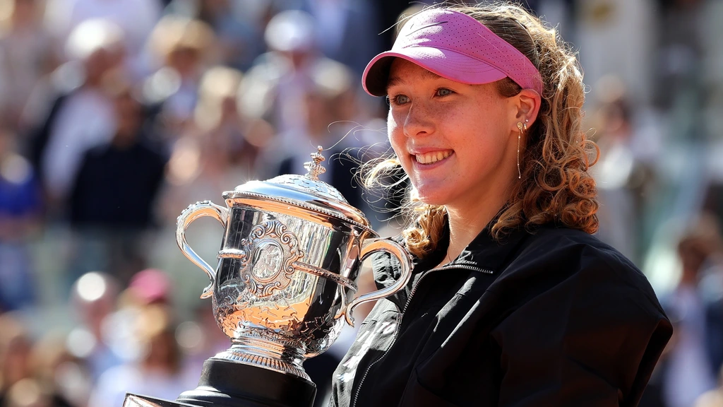 Andrejeva (19) jongste winnares Roland Garros sinds Seles in 1992