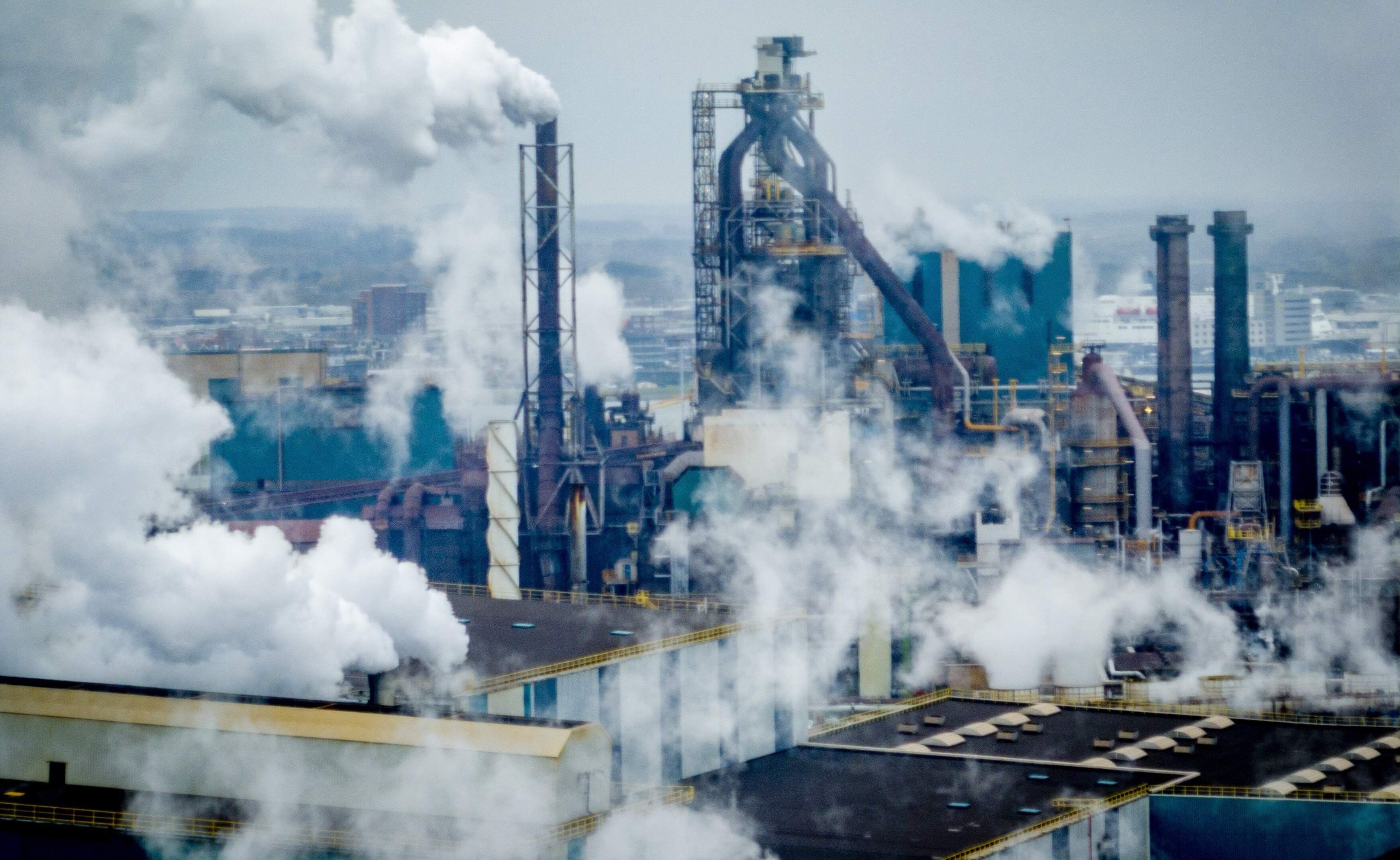 Omwonenden Tata Steel eisen gezondheidsgarantie bij vergroening: ’Hoeveel gevallen longkanker wegen op tegen economische winst?’