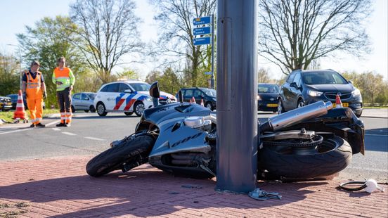 Motorrijder ernstig gewond na incident op 'turborotonde'