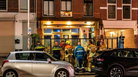 Nachtelijke explosie bij voordeur woning boven eetcafé: politie gaat uit van brandstichting