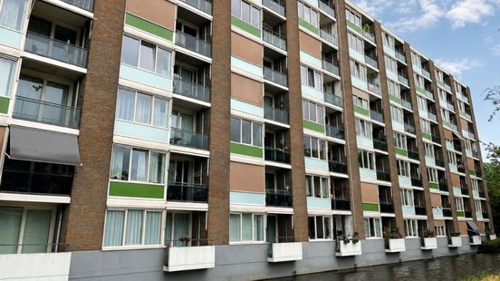 Hitte in seniorenflat loopt op tot 32 graden door gebrek aan zonneschermen: 'Dit kan toch niet'